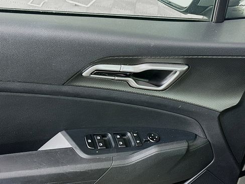 Used 2024 Kia Sportage LX image 15