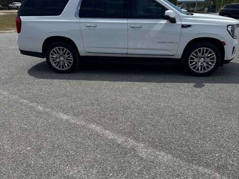 Used 2024 GMC Yukon XL Denali w/ Advanced Technology Package image 4