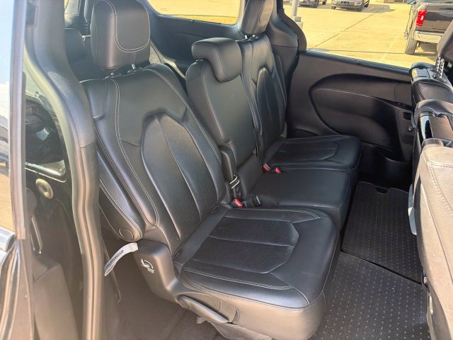 Used 2019 Chrysler Pacifica Touring-L Plus w/ Advanced Safetytec Group FWD image 14