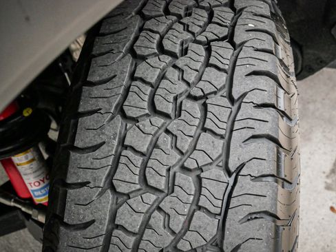 Used 2025 Toyota Tacoma TRD Off-Road image 12