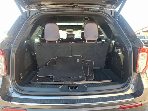 Used 2020 Ford Explorer Platinum w/ Premium Technology Package image 28