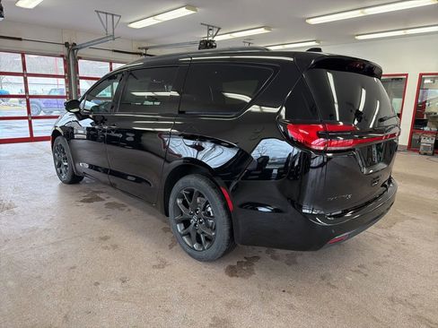 New 2026 Chrysler Pacifica Select w/ S Appearance Package image 20