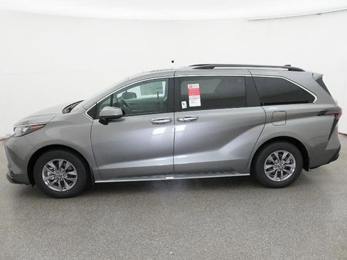 New 2026 Toyota Sienna XLE FWD image 37