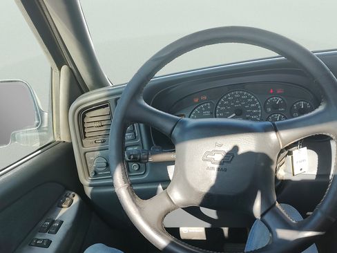 Used 2000 Chevrolet Silverado 1500 LS w/ Firm Ride Suspension Pkg AWD/4WD image 17