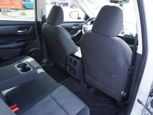Certified 2024 Nissan Rogue SV FWD image 10