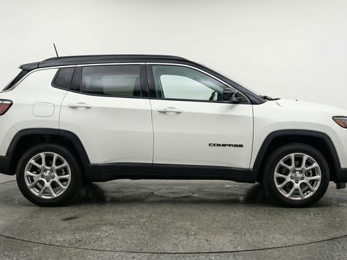 Used 2025 Jeep Compass Limited AWD/4WD image 11