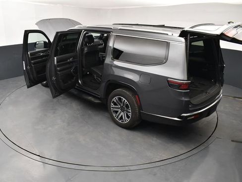 Used 2023 Jeep Wagoneer L 4WD w/ Premium Group I image 28