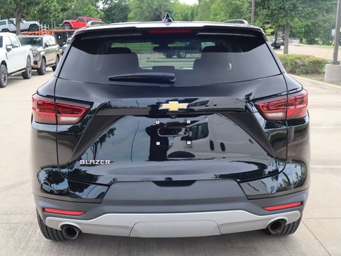 Used 2024 Chevrolet Blazer LT w/ Convenience Package FWD image 4