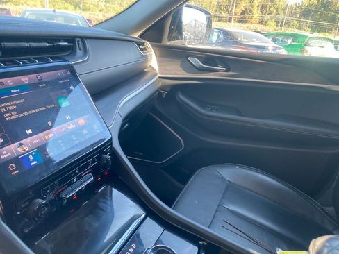 Used 2022 Jeep Grand Cherokee L Limited image 16