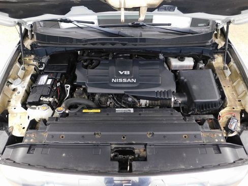 Used 2017 Nissan Titan SV image 17