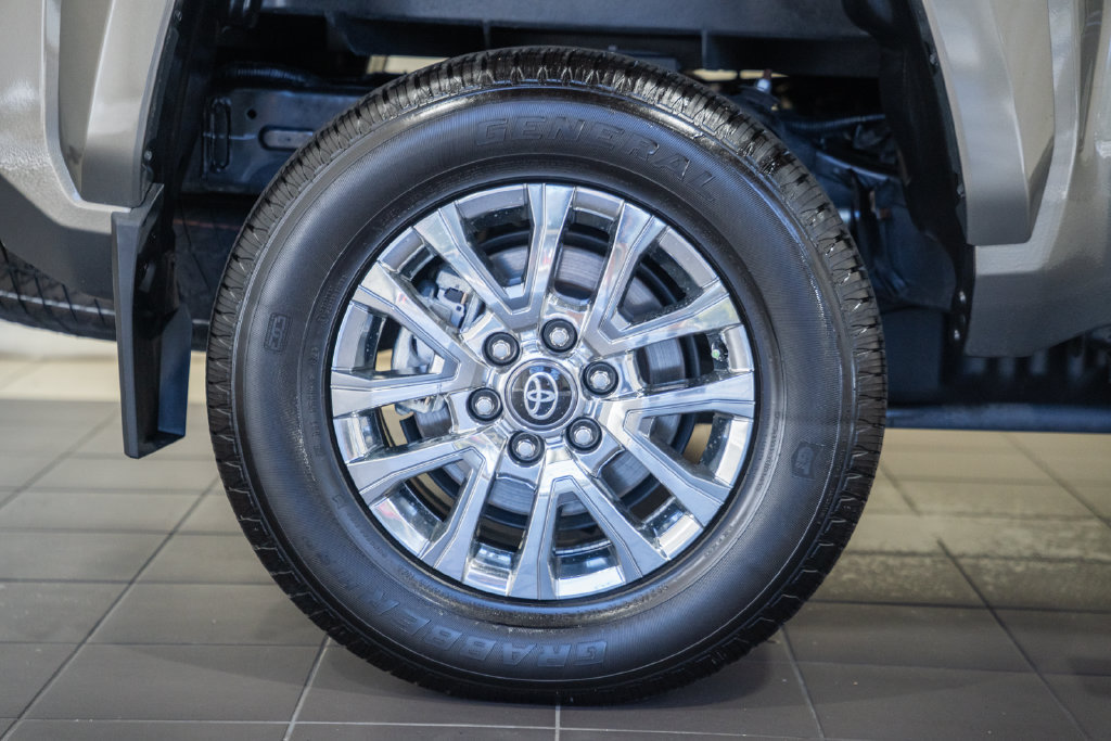 Certified 2025 Toyota Tacoma Limited AWD/4WD image 19