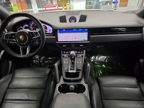 Used 2021 Porsche Cayenne Coupe image 35
