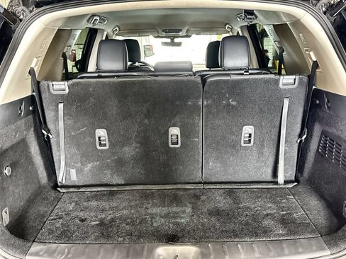 Used 2025 Nissan Pathfinder SL FWD image 29