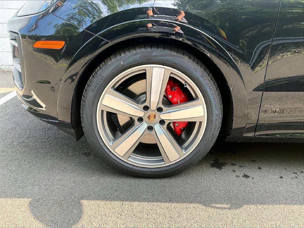 Used 2026 Porsche Cayenne GTS AWD/4WD image 13