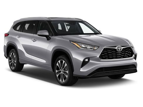 Used 2024 Toyota Highlander XLE FWD image 1