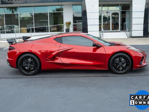 Used 2022 Chevrolet Corvette Stingray Preferred Cpe w/ Z51 Performance Package RWD image 2