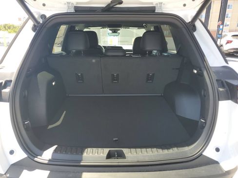 New 2026 Chevrolet Equinox LT w/ Convenience Package II FWD image 9