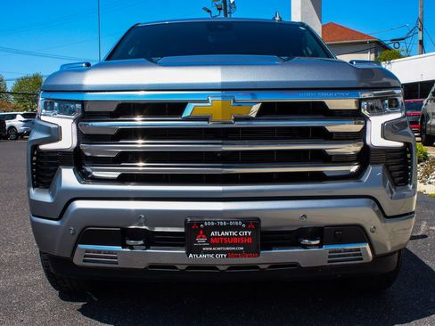 Used 2024 Chevrolet Silverado 1500 High Country w/ Technology Package AWD/4WD image 2