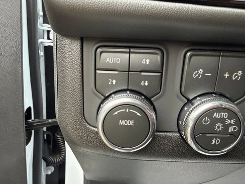 Used 2026 GMC Yukon XL Denali w/ Advanced Technology Package AWD/4WD image 29