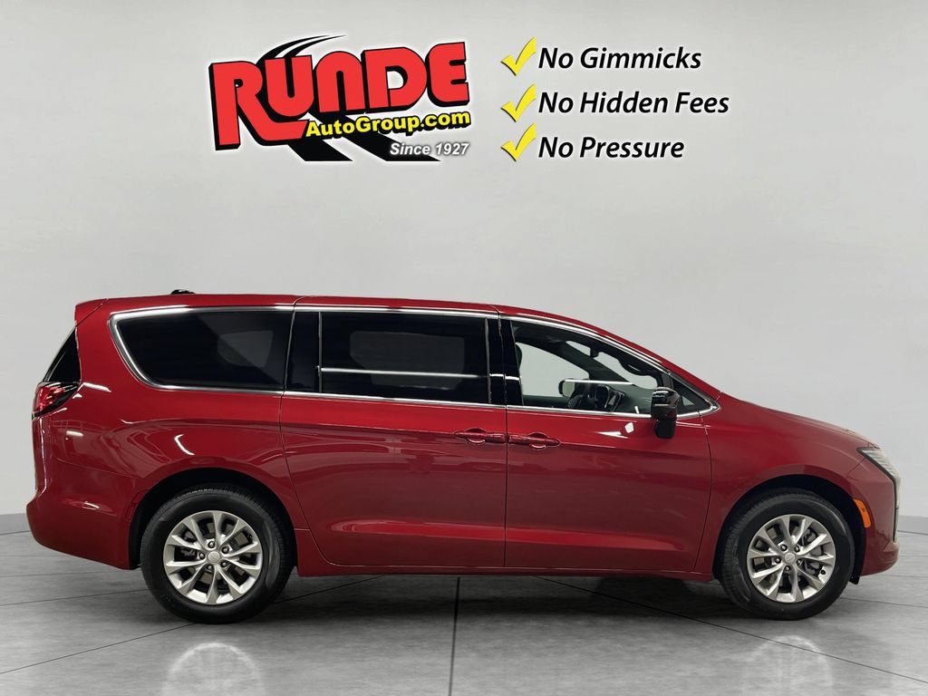New 2027 Chrysler Pacifica Select w/ Family Tech Group AWD/4WD image 6
