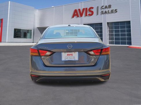 Used 2025 Nissan Altima 2.5 SV FWD image 7