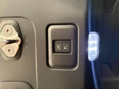 New 2026 Land Rover Defender 110 AWD/4WD image 19