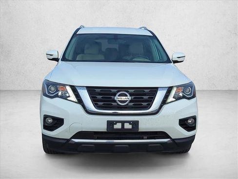 Used 2017 Nissan Pathfinder SV image 2