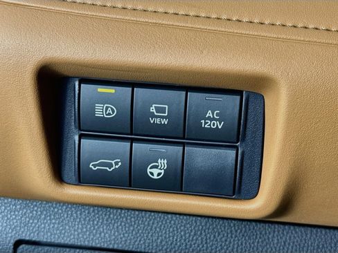 New 2026 Toyota Highlander Platinum image 14