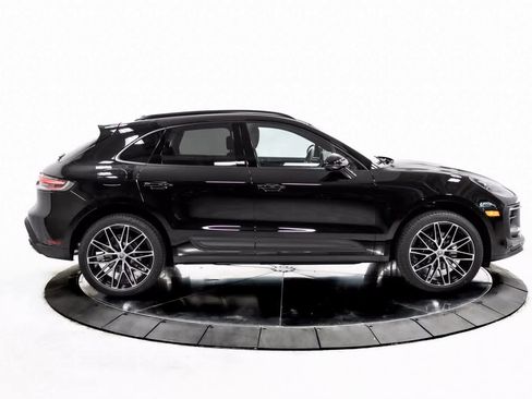 Certified 2025 Porsche Macan image 8