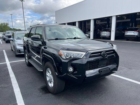 Used 2023 Toyota 4Runner SR5 AWD/4WD image 3