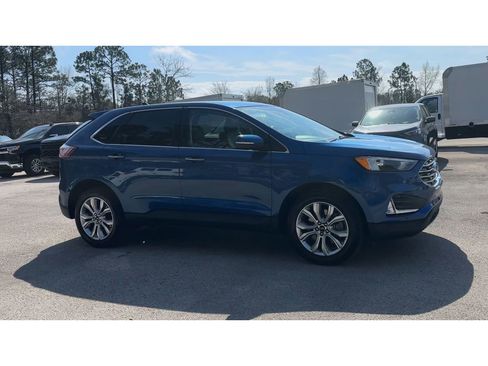 Used 2024 Ford Edge Titanium image 2