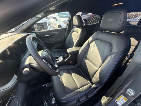 Used 2025 Buick Envista Sport Touring image 13