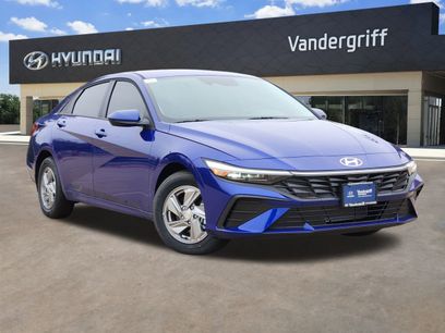 New 2025 Hyundai Elantra SE
