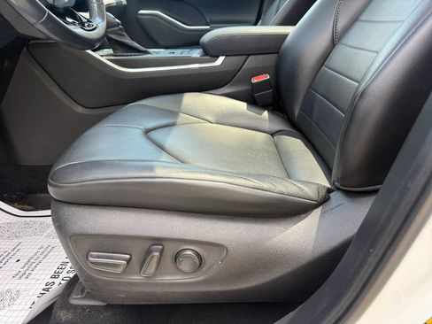 Used 2021 Toyota Highlander XLE AWD/4WD image 17