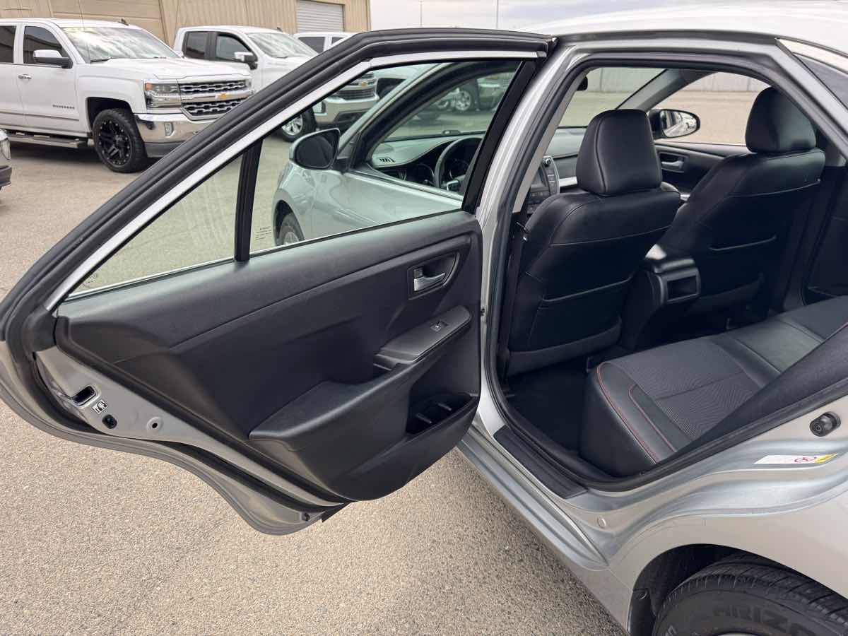 Used 2017 Toyota Camry SE FWD image 19