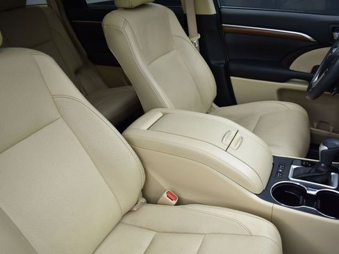 Used 2018 Toyota Highlander Limited image 37