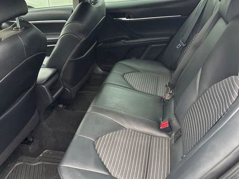 Used 2020 Toyota Camry SE w/ Convenience Package FWD image 9