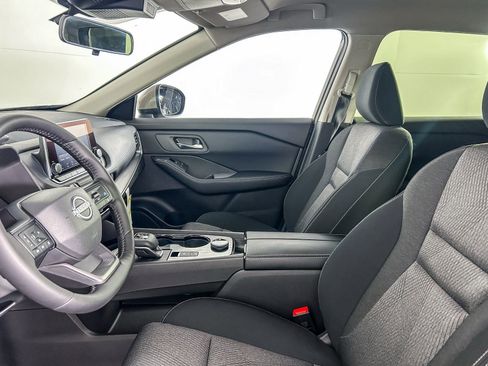 Certified 2025 Nissan Rogue SV image 17