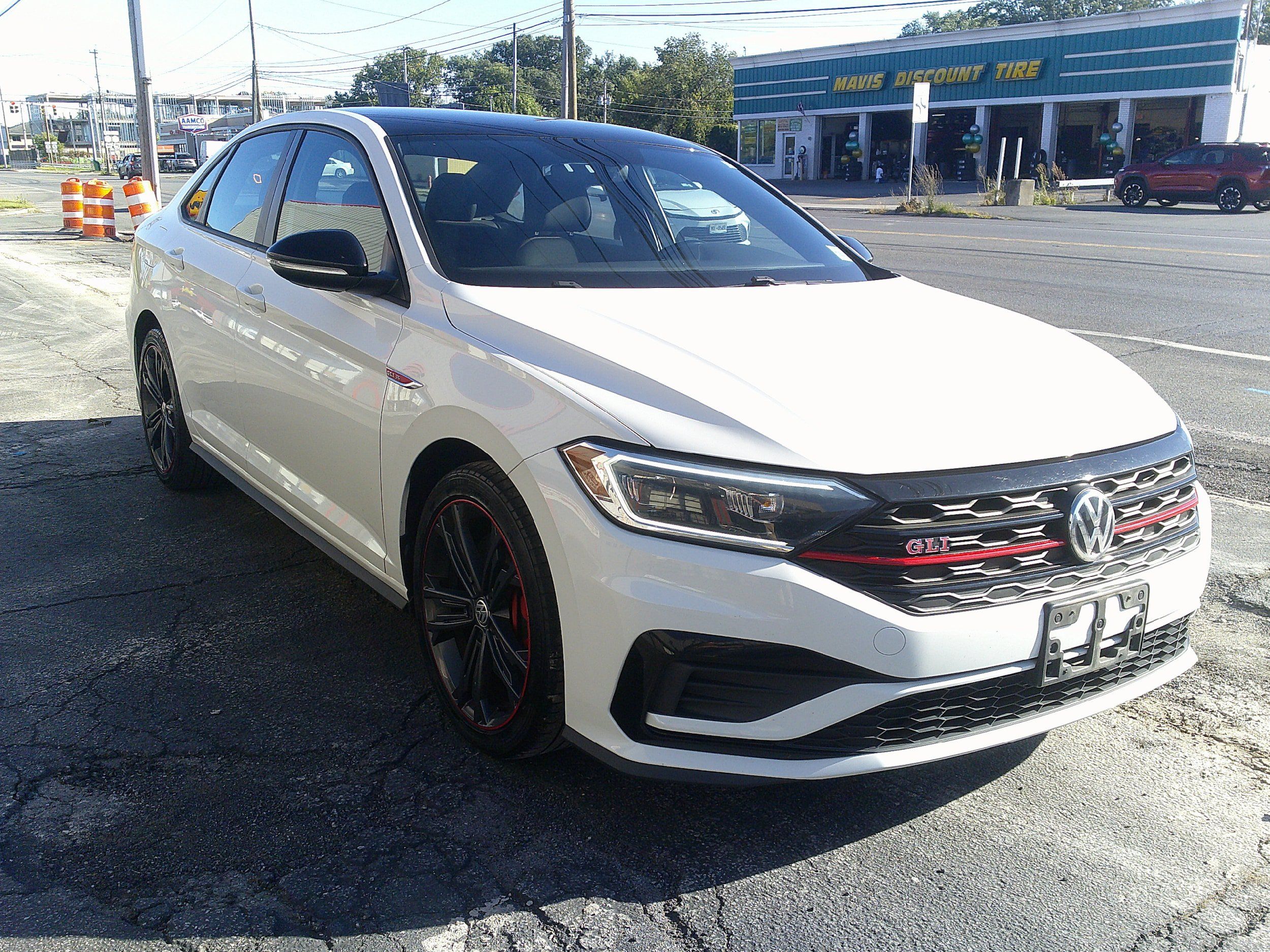 Used 2019 Volkswagen Jetta GLI FWD image 4