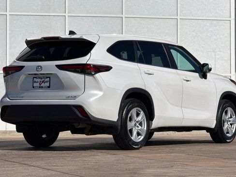 Certified 2024 Toyota Highlander LE image 4