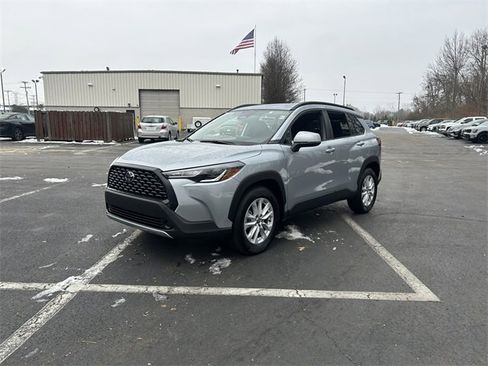 Used 2024 Toyota Corolla Cross LE image 29