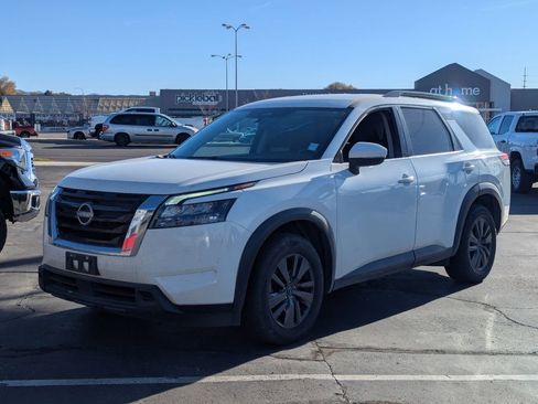 Used 2023 Nissan Pathfinder SV AWD/4WD image 9