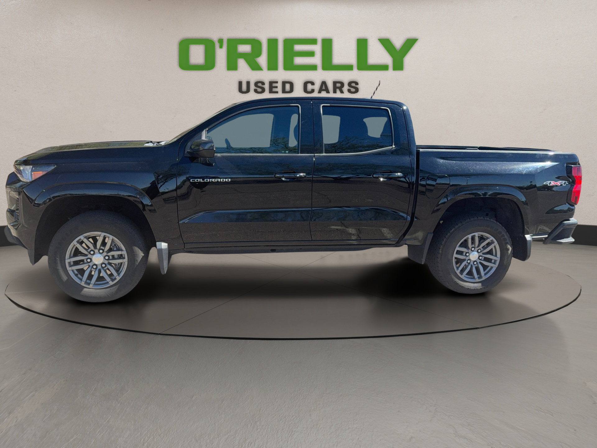 Used 2023 Chevrolet Colorado LT w/ LT Convenience Package II AWD/4WD image 2
