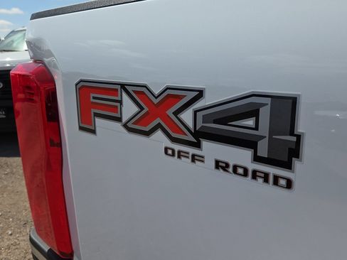 New 2026 Ford F250 XLT w/ FX4 Off-Road Package AWD/4WD image 9