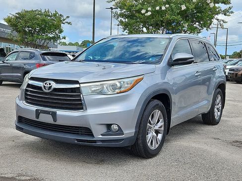 Used 2015 Toyota Highlander XLE AWD/4WD image 1