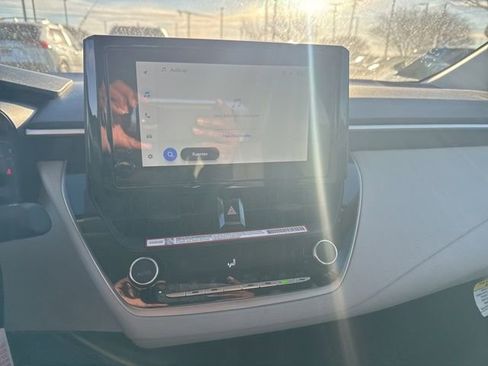 Used 2025 Toyota Corolla LE image 10