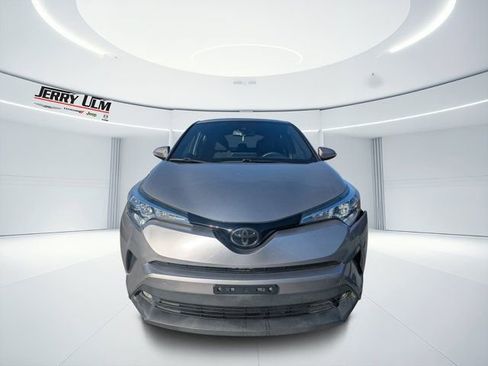 Used 2018 Toyota C-HR XLE image 6
