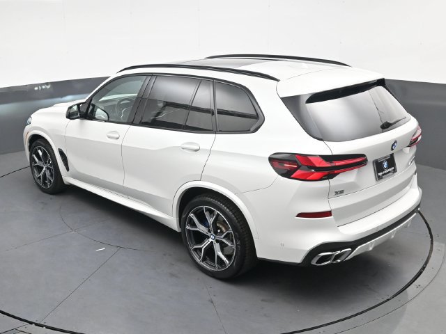 Used 2025 BMW X5 M60i AWD/4WD image 28