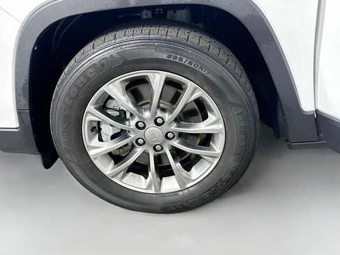 Used 2021 Jeep Cherokee Latitude Lux w/ Comfort/Convenience Group FWD image 30