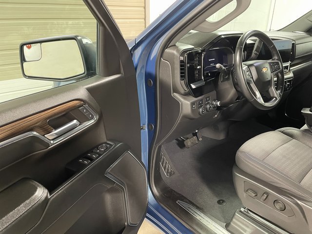 Used 2024 Chevrolet Silverado 1500 LT AWD/4WD image 10